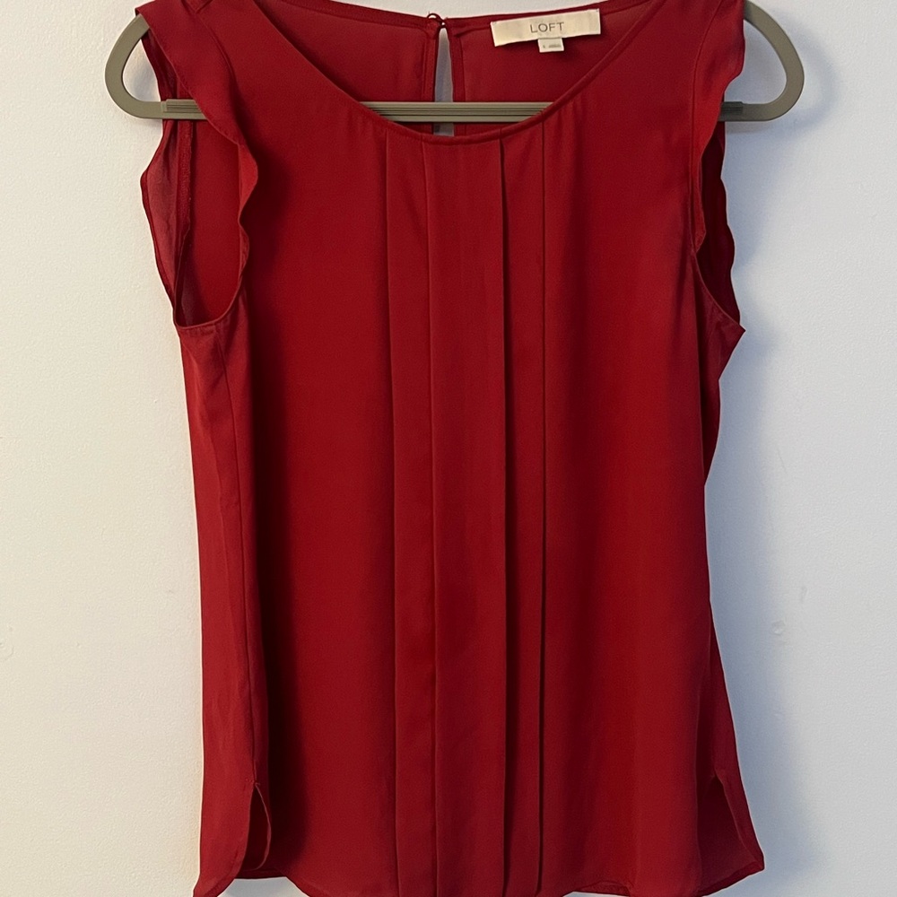 LOFT Red Sleeveless Pleated Blouse